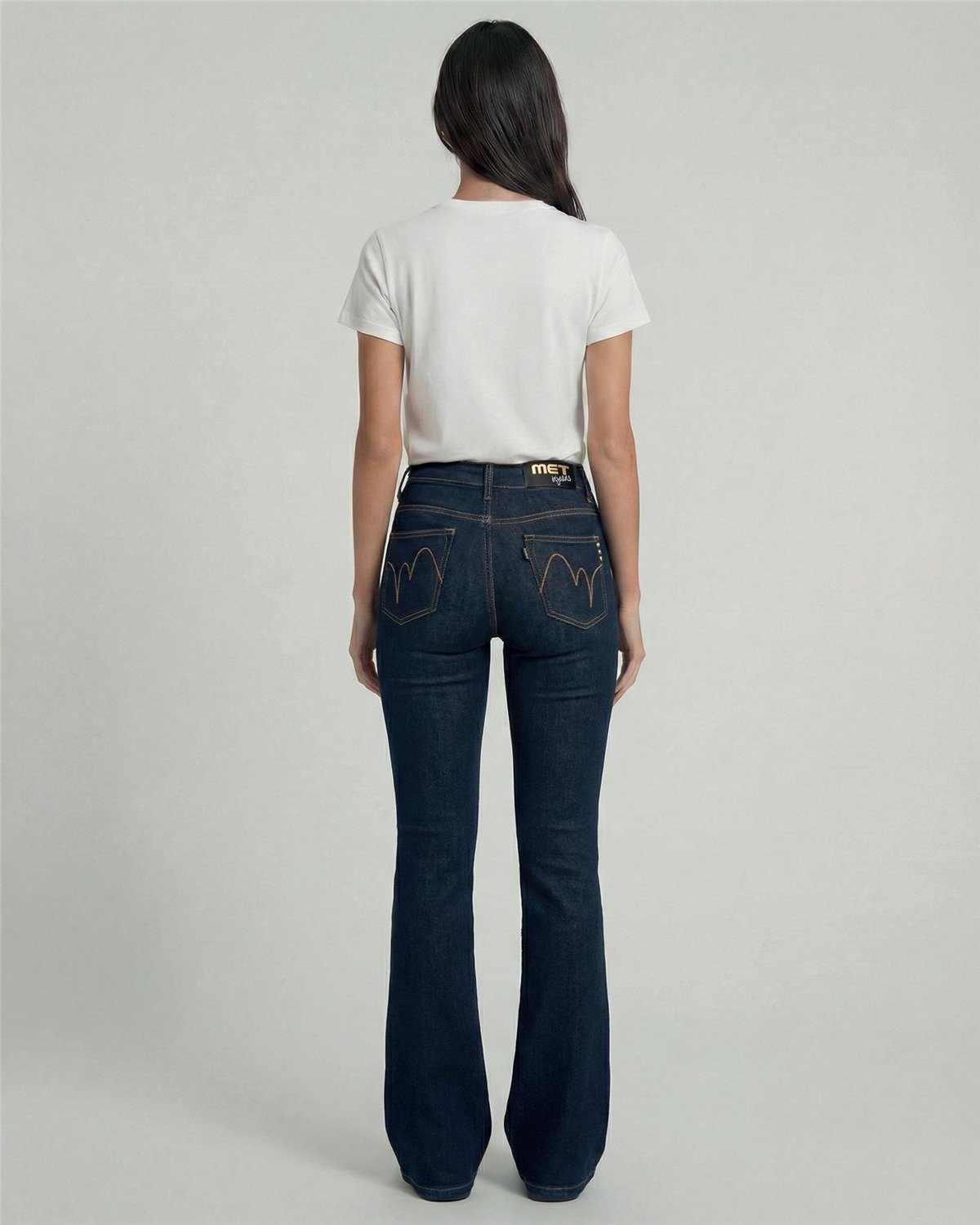MET Jeans acampanado azul oscuro detalle joyas