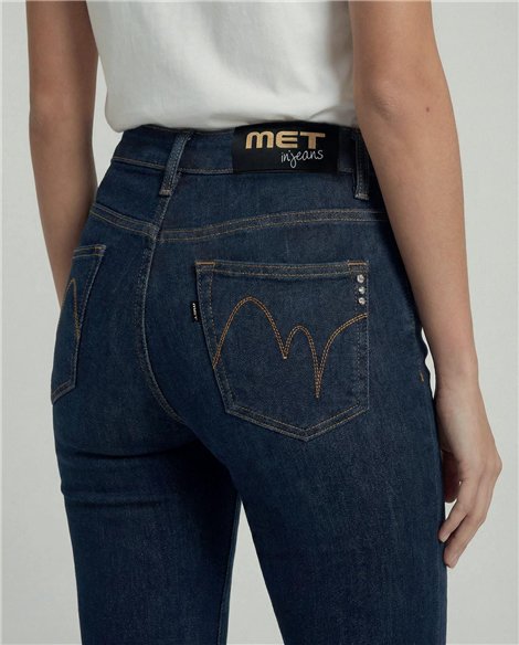 MET Jeans acampanado azul oscuro detalle joyas