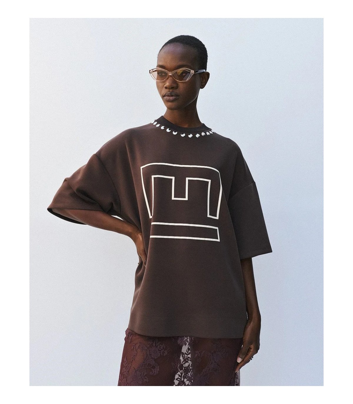 Acces Camiseta oversize con tachuelas
