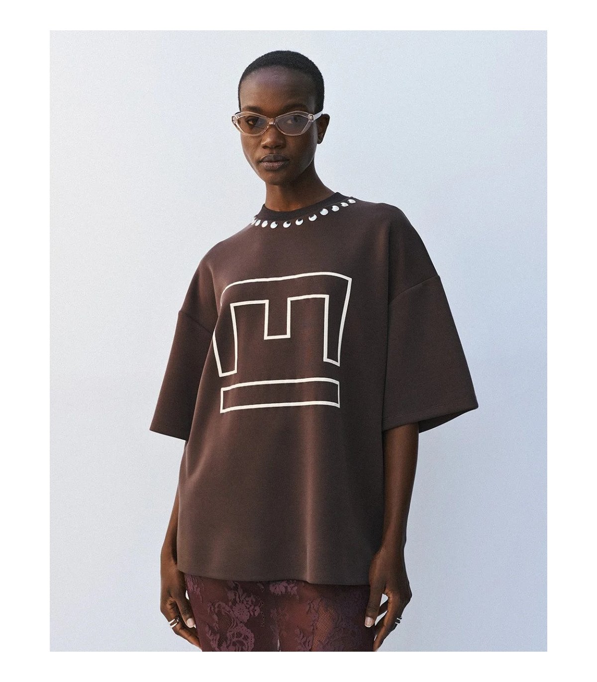 Acces Camiseta oversize con tachuelas