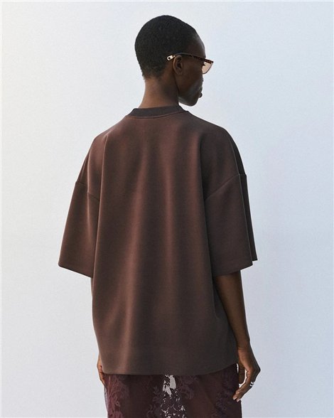 Acces Camiseta oversize con tachuelas
