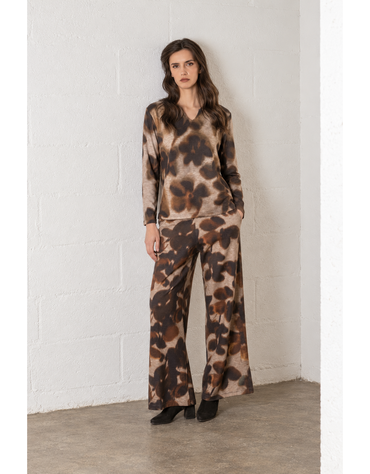 Scusi Pantalón amplio estampado difuminado flor marrón