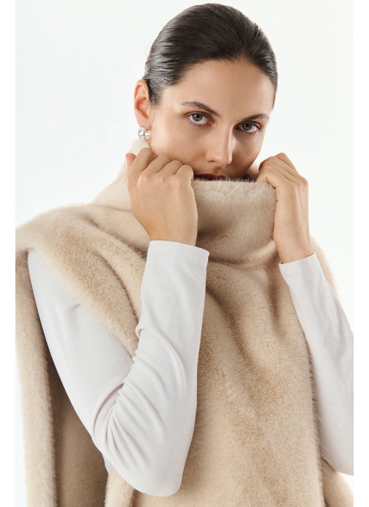GV Chaleco de pelo con abertura color beige