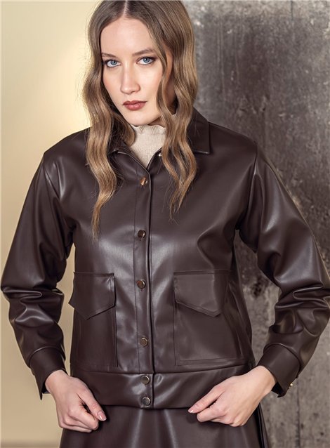 Scusi Chaqueta corta ecopiel color vino