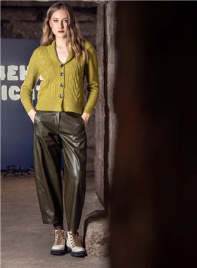Scusi Pantalón amplio ecopiel color kaki