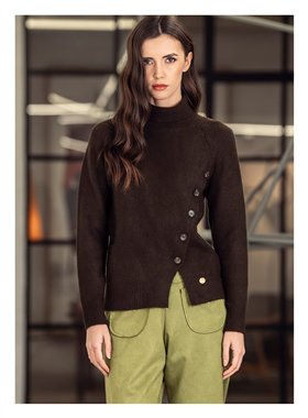 Scusi Jersey con botones decorativos color chocolate
