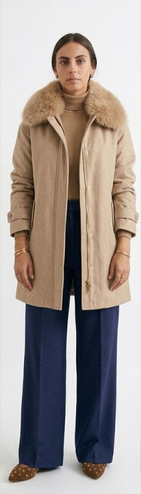SCL Abrigo color beige con pelo en cuello