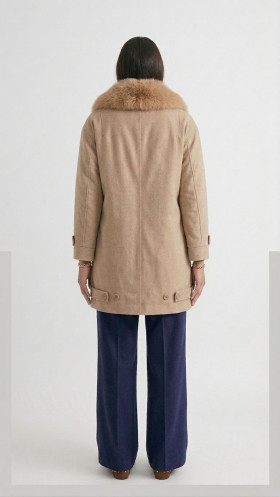 SCL Abrigo color beige con pelo en cuello