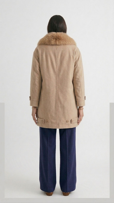 SCL Abrigo color beige con pelo en cuello