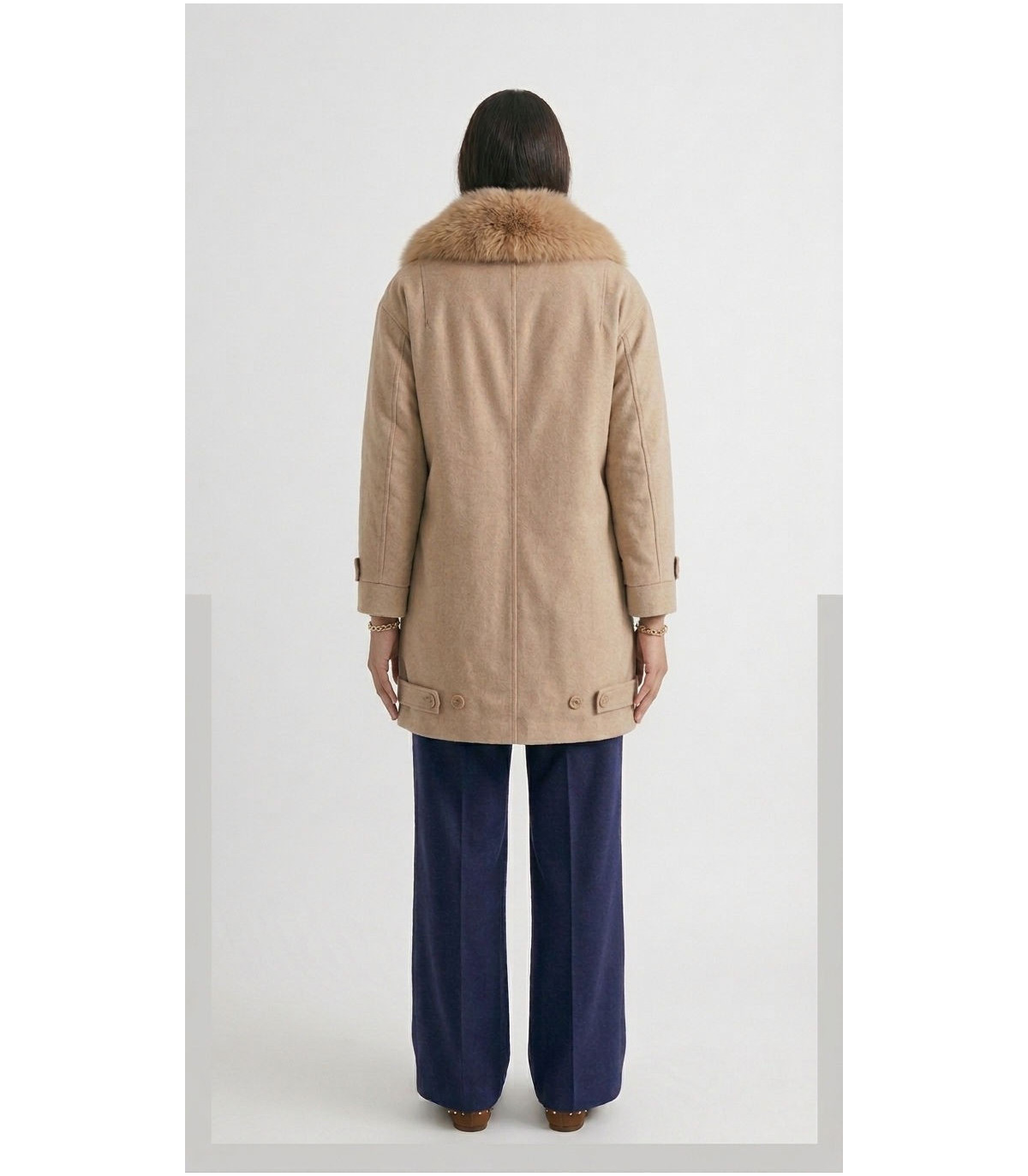 SCL Abrigo color beige con pelo en cuello