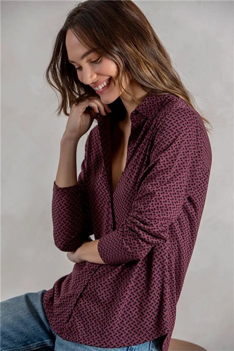 Gerry Camisa moteada color vino