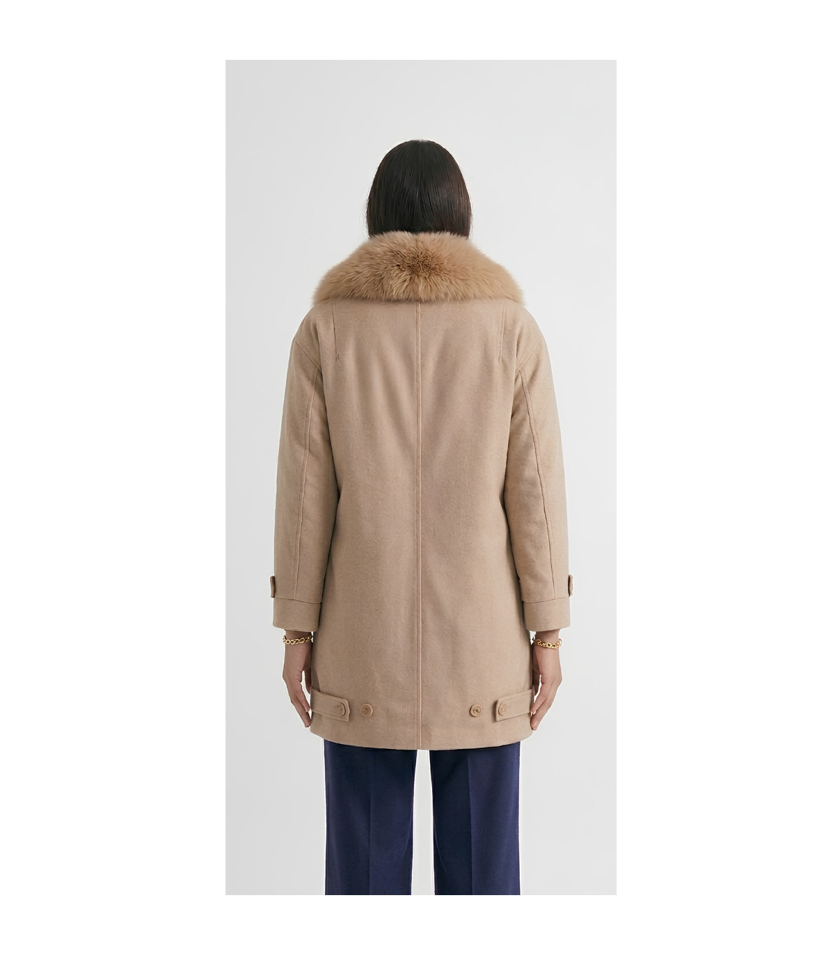 SCL Abrigo color beige con pelo en cuello