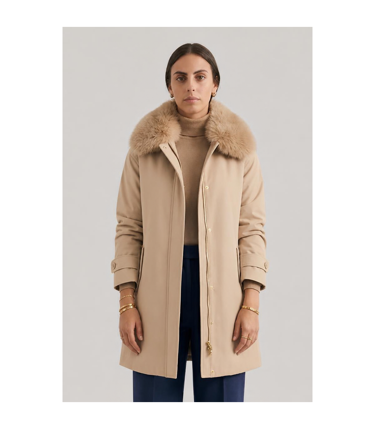SCL Abrigo color beige con pelo en cuello