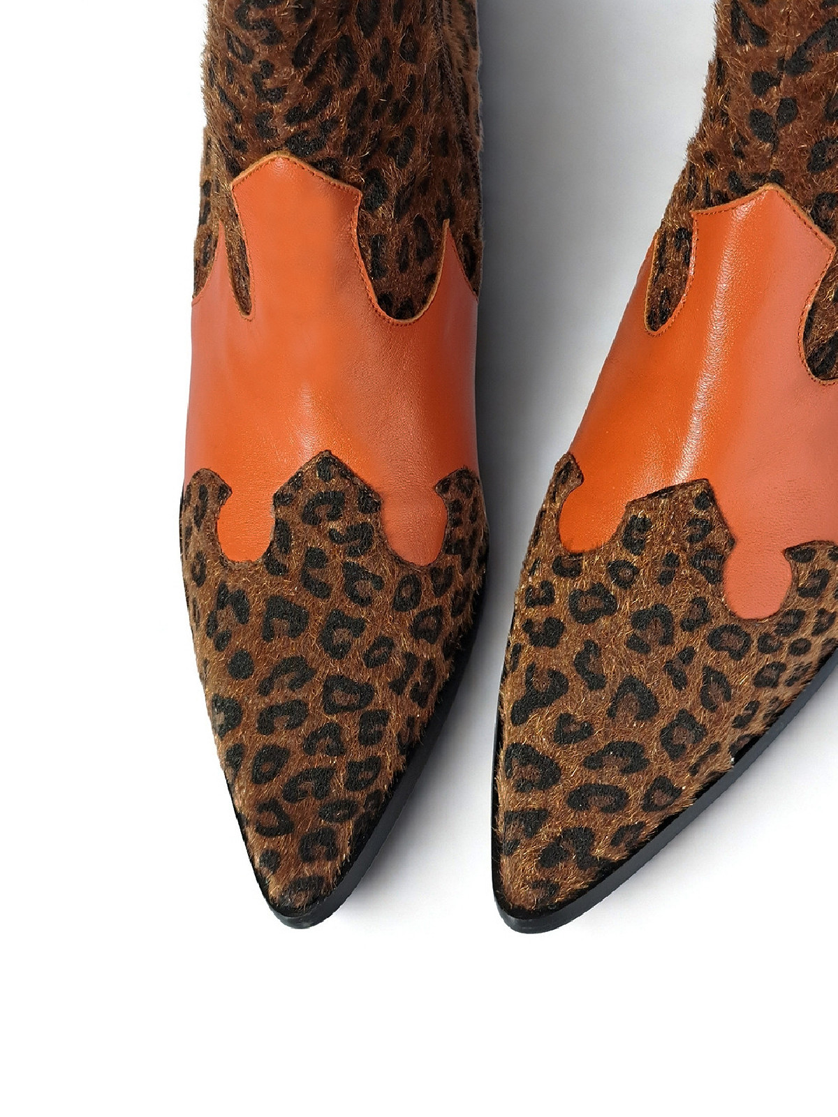 Vosso Moda Botín piel y pelo animal print
