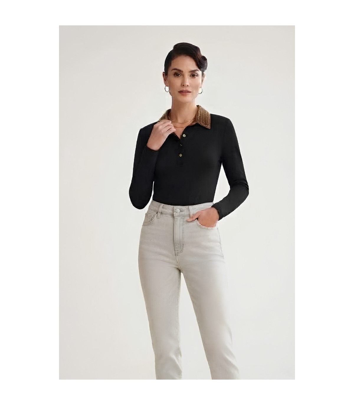 Zoe Blusa cuello polo con pedrería