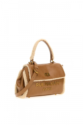 Rue Madam Bolso pequeño en ecopiel camel y detalle borreguito