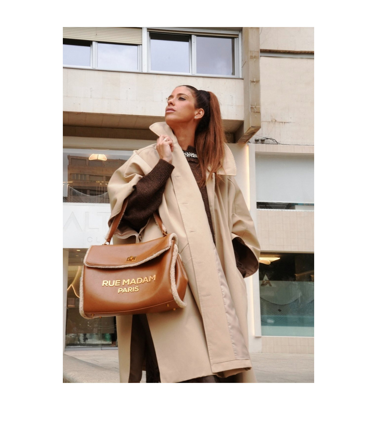 ATEV Capa amplia abotonada color beige