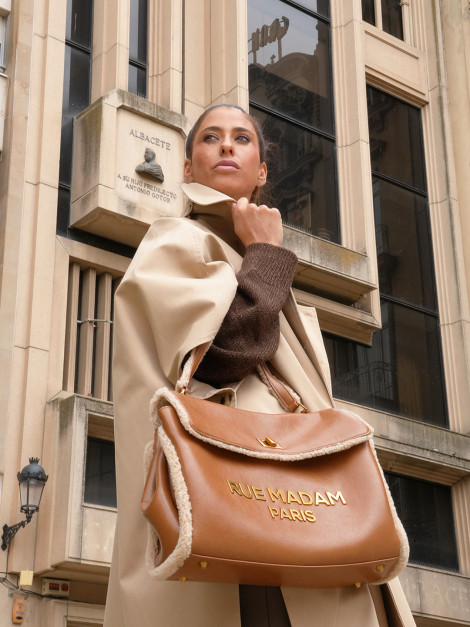 Rue Madam Bolso XL de ecopiel camel y detalle borreguito