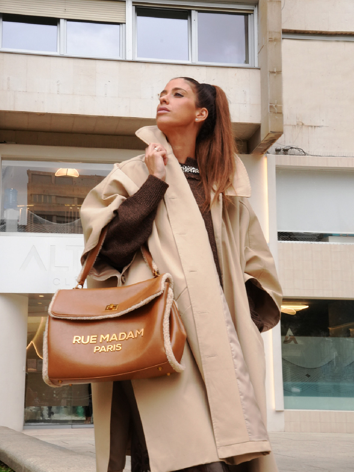Rue Madam Bolso XL de ecopiel camel y detalle borreguito