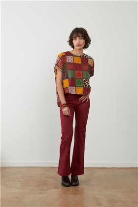 Orfeo Pantalón Vickie color burdeos efecto antelina