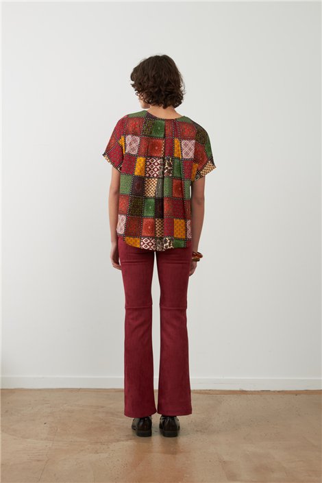 Orfeo Pantalón Vickie color burdeos efecto antelina