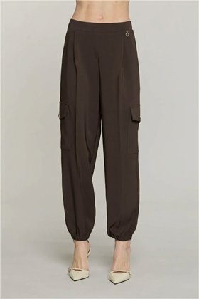 Relish Pantalón cargo color marrón con bajo elástico