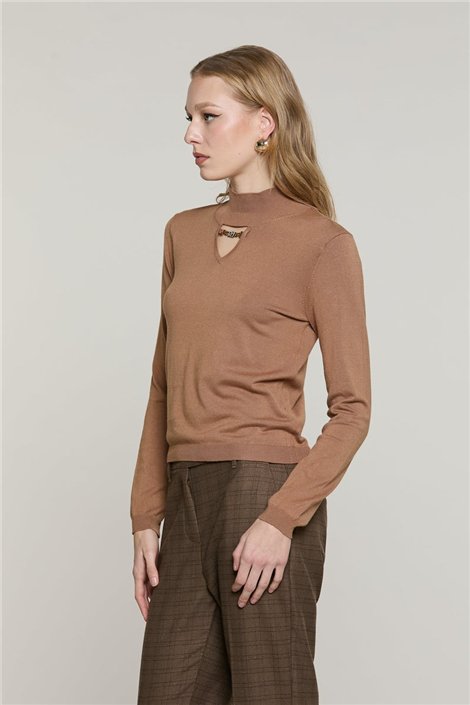 Relish Jersey ligero camel con abertura en escote