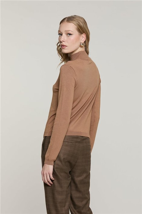 Relish Jersey ligero camel con abertura en escote