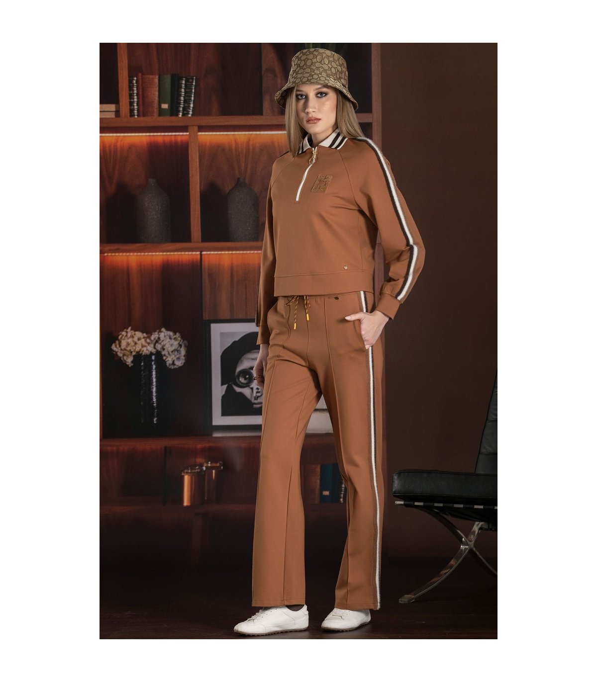 FOURSOUL Pantalón color marrón con banda peluche