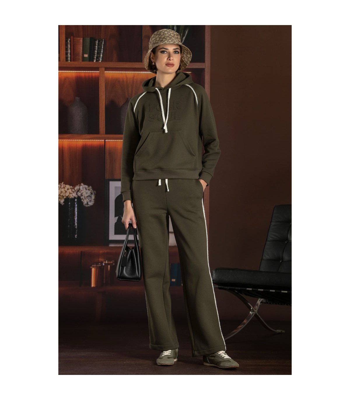 FOURSOUL Pantalón verde con banda peluche