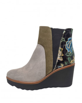 Vosso Moda Botín cuña en serraje y piel flor
