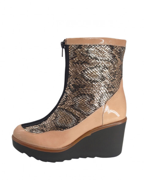 Vosso Moda Botín cuña piel camel escamas metalizadas