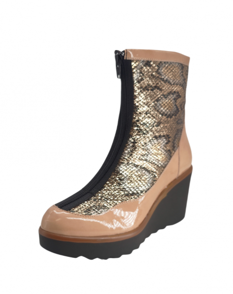 Vosso Moda Botín cuña piel camel escamas metalizadas