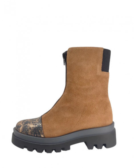 Vosso Moda Botín serraje camel con puntera piel