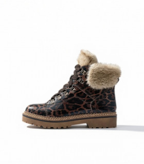 Tamaris Botín con cordones animal print