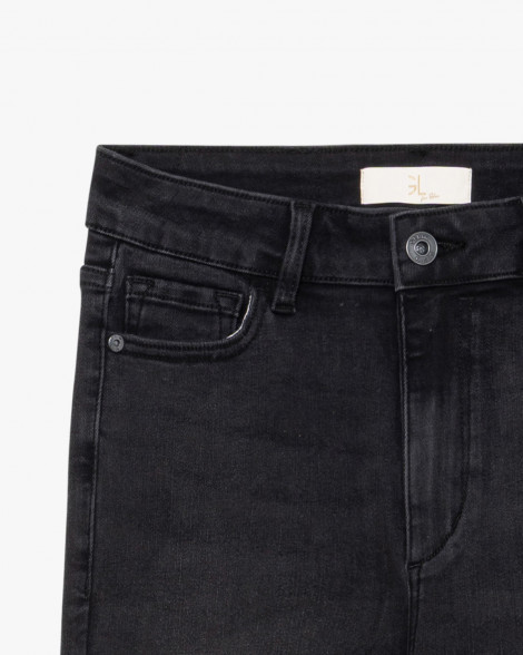 GL Jeans negros acampanados con pedrería